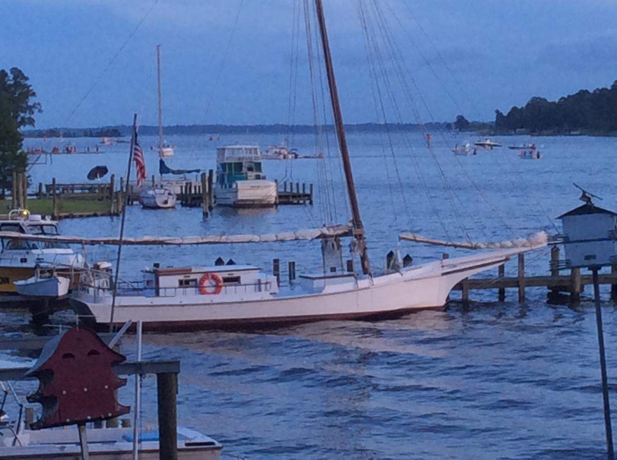 Bath Harbor Marina And Motel Exterior foto